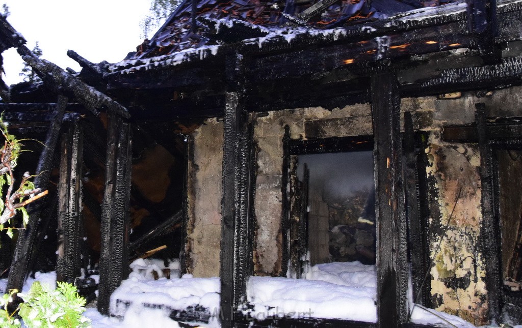 Grossfeuer Einfamilienhaus Siegburg Muehlengrabenstr P0747.JPG - Miklos Laubert